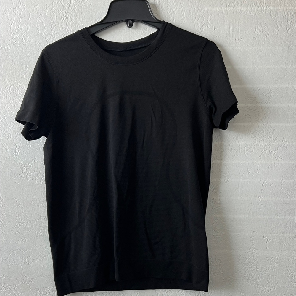 Lululemon black swiftly t-shirt